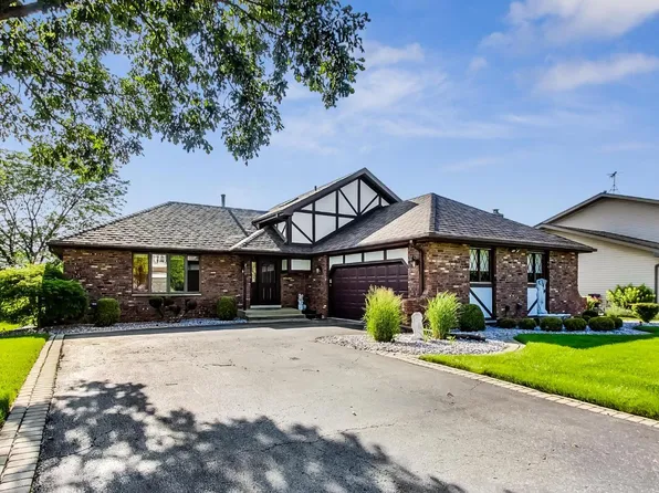 2308 Foliage Ln, Dyer, IN 46311