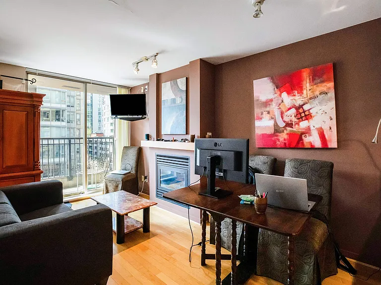 989 Richards St #708 — Photo 3