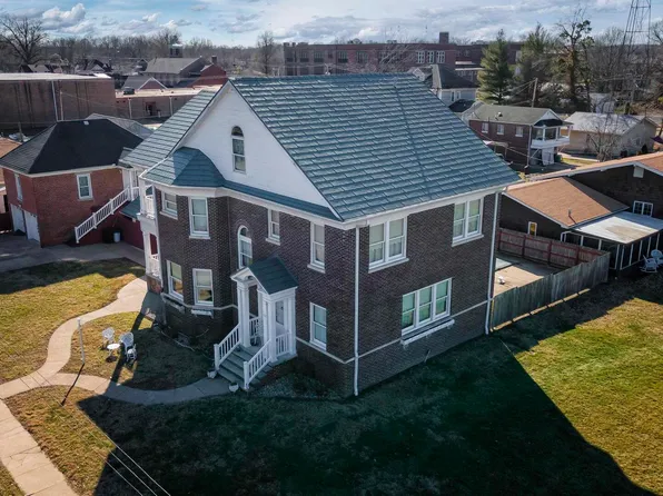 712 E Saint Louis St, West Frankfort, IL 62896