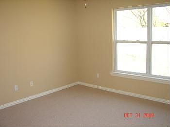 4th image of 1221 Clydesdale Dr