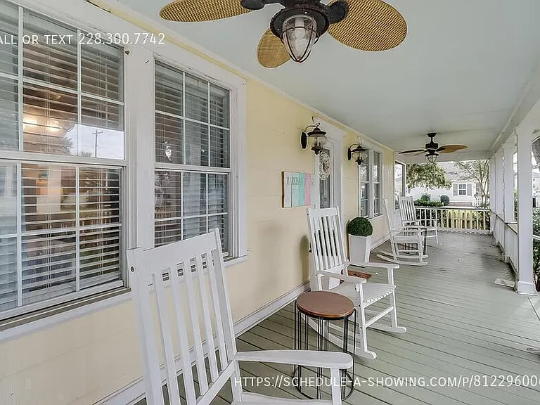 176 Markham Dr — Photo 2
