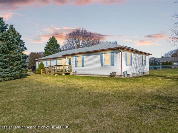 1021 Eaton Green Dr, Charlotte, MI 48813