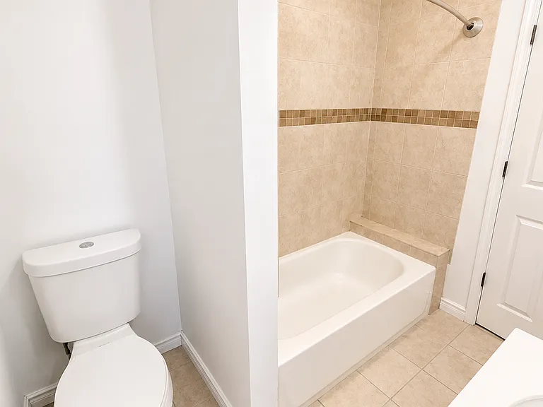 43 Treacy Ave #1AA — Photo 2