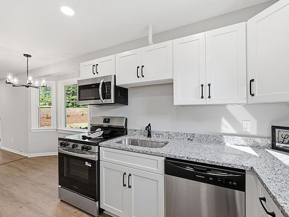 5th image of 220 Parkstream Cir
