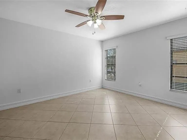 367 Mendoza St — Photo 16
