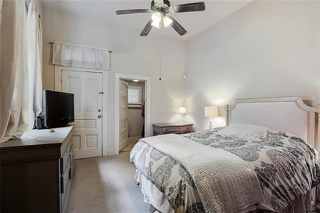 1122 Bordeaux St — Photo 5