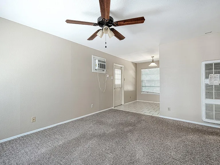 4906 Gladeview Dr — Photo 2