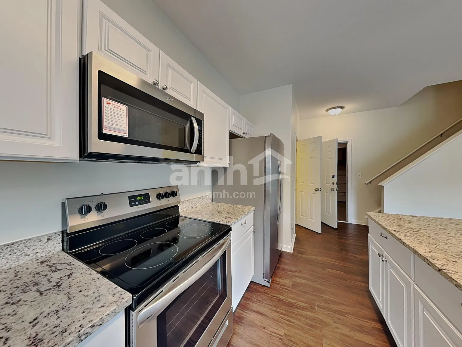 4 bed, 2.5 bath, 2032 sqft, $2,635 — Photo 3