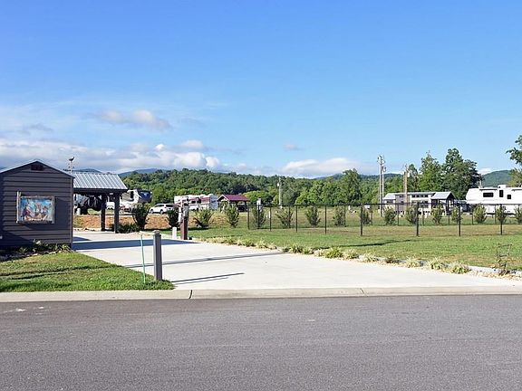 2nd image of 477 Mountain Creek Rd