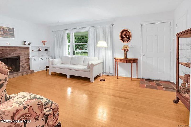 5th image of 7 Beechwood Drive