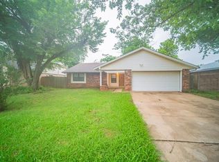909 Kelly Park Rd, Edmond, OK 73003