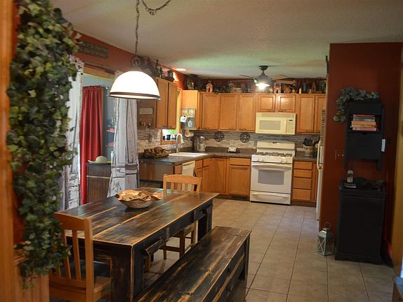 5th image of 115 Laurel Ln