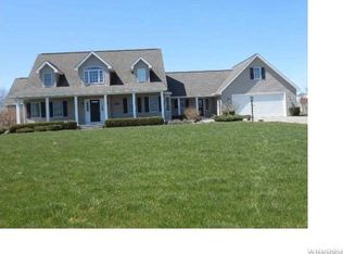 5522 Forest Hill Rd, Lockport, NY 14094