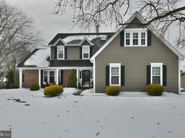 443 Knollbrook Dr, Langhorne, PA 19047