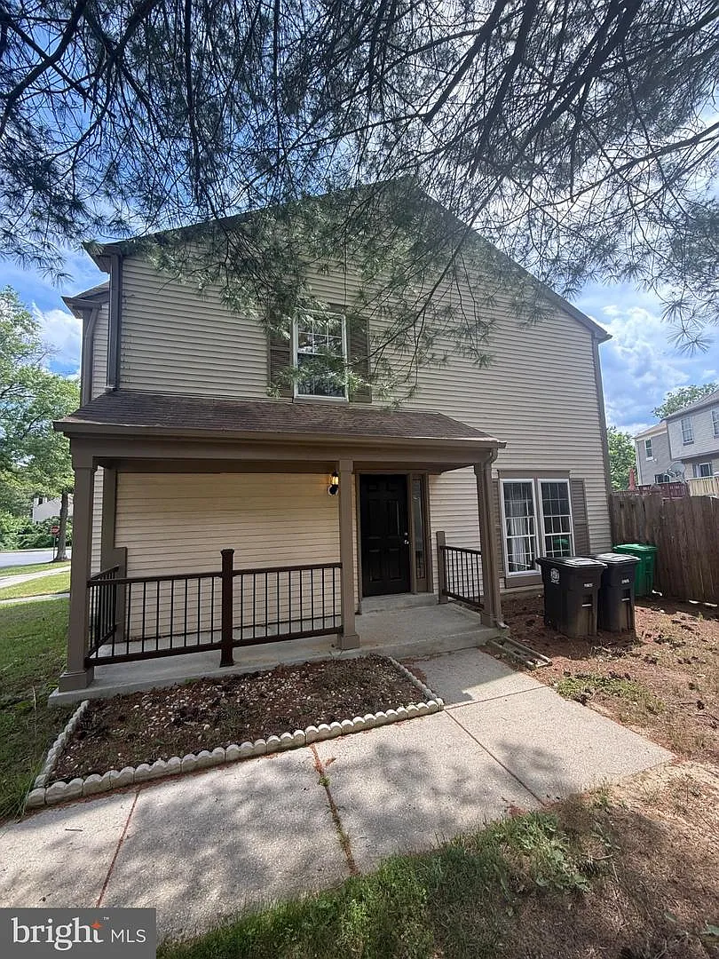3 bed, 1.5 bath, 1290 sqft, $2,375 — Photo 2