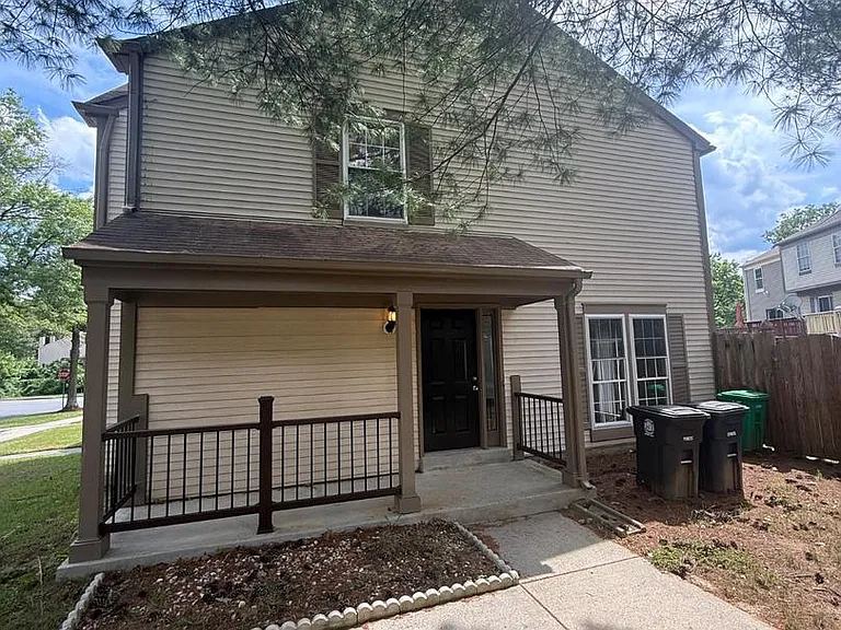 306 Hillside Ter — Photo 2