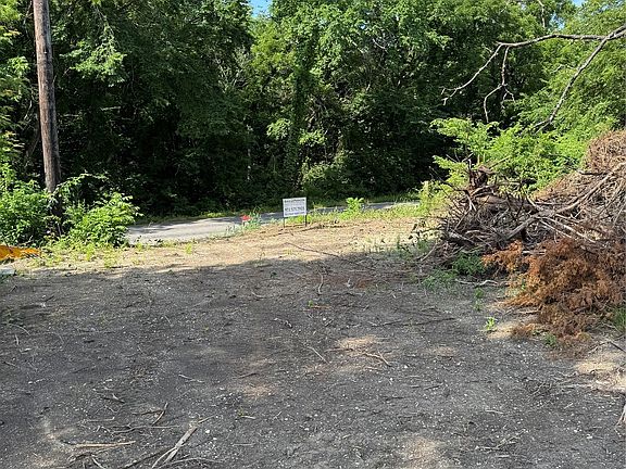 5th image of Burke Rd