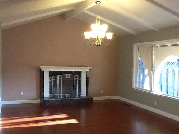 vaulted ceiling living room 