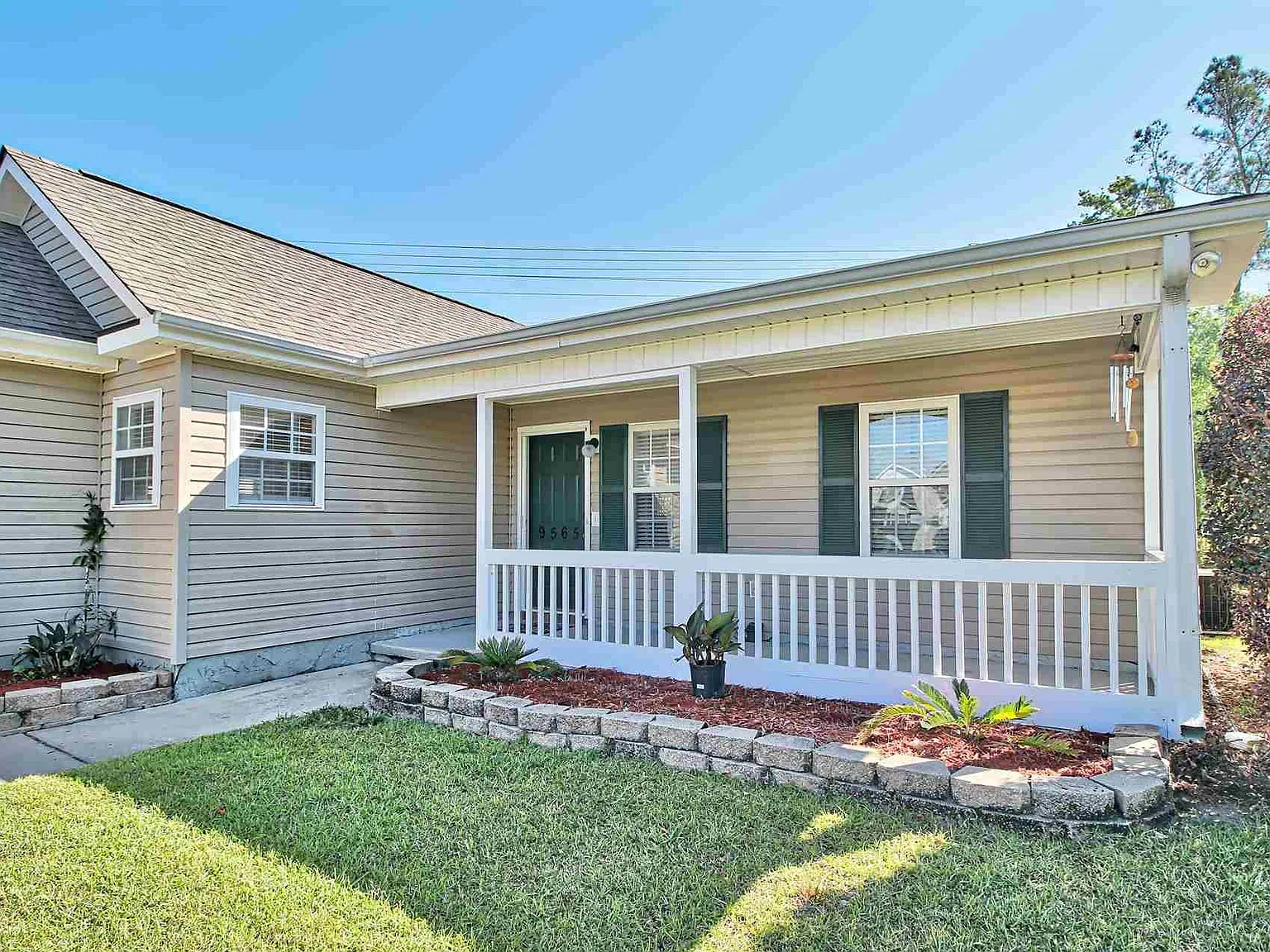 3 bed, 1700 sqft, $1,995 — Photo 2
