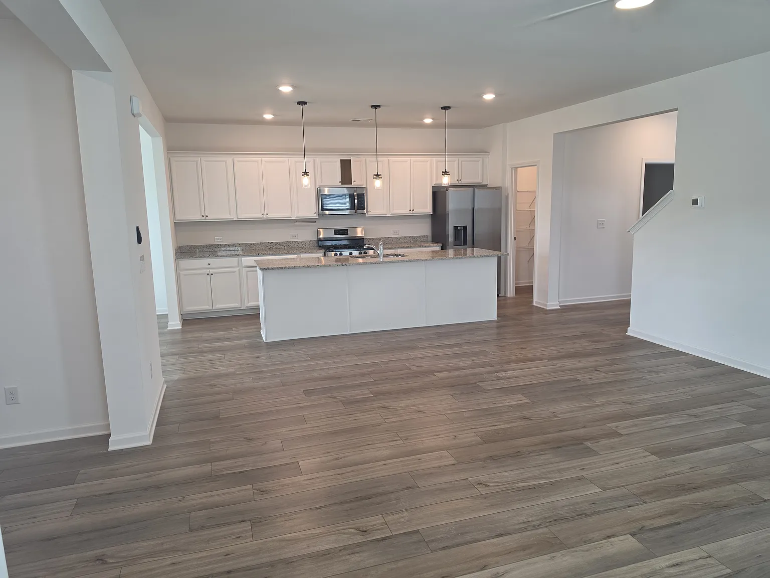 3 bed, 2.5 bath, 2224 sqft, $2,195 — Photo 2