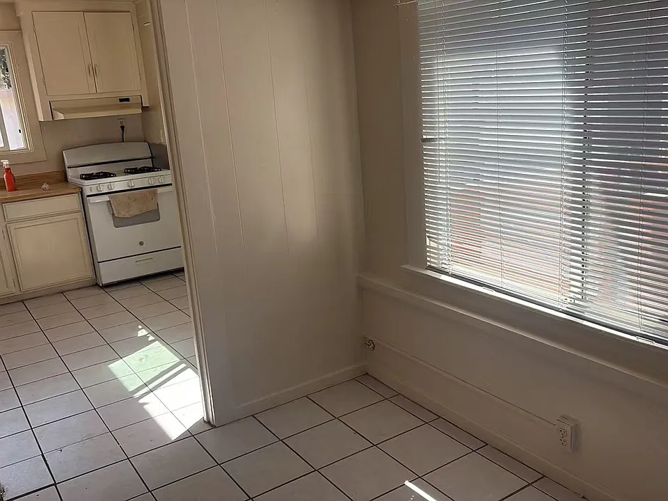 2324 9th Ave #4