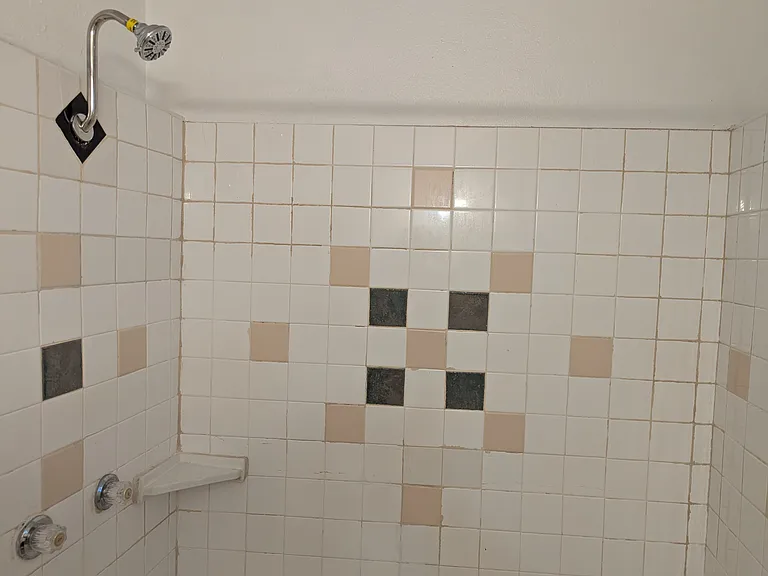 Comfortable and safe shower