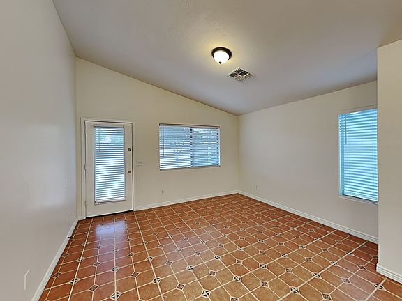 4th image of 405 E Jeanne Ln