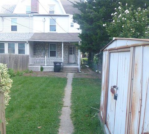2nd image of 582 E Chestnut St
