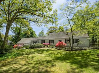6 Westbrook Ct, Greenlawn, NY 11740