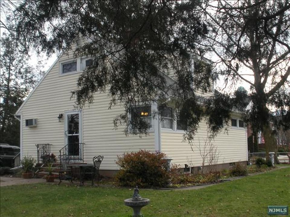1st image of 200 Linden Pl