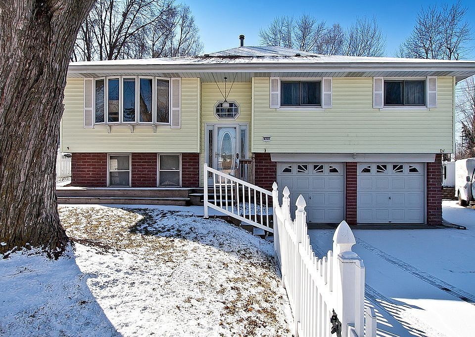 1st image of 6712 S 51st St