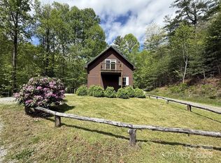 19 Winding Gap Ln, Tuckasegee, NC 28783