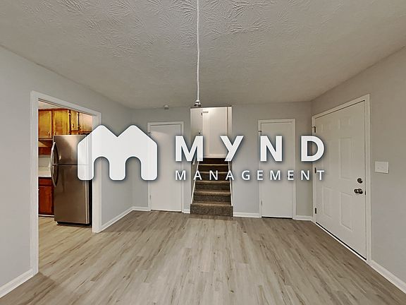 3rd image of 996 Pineglen Dr
