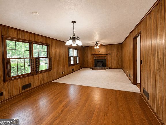 4th image of 1940 Old Concord Dr SE
