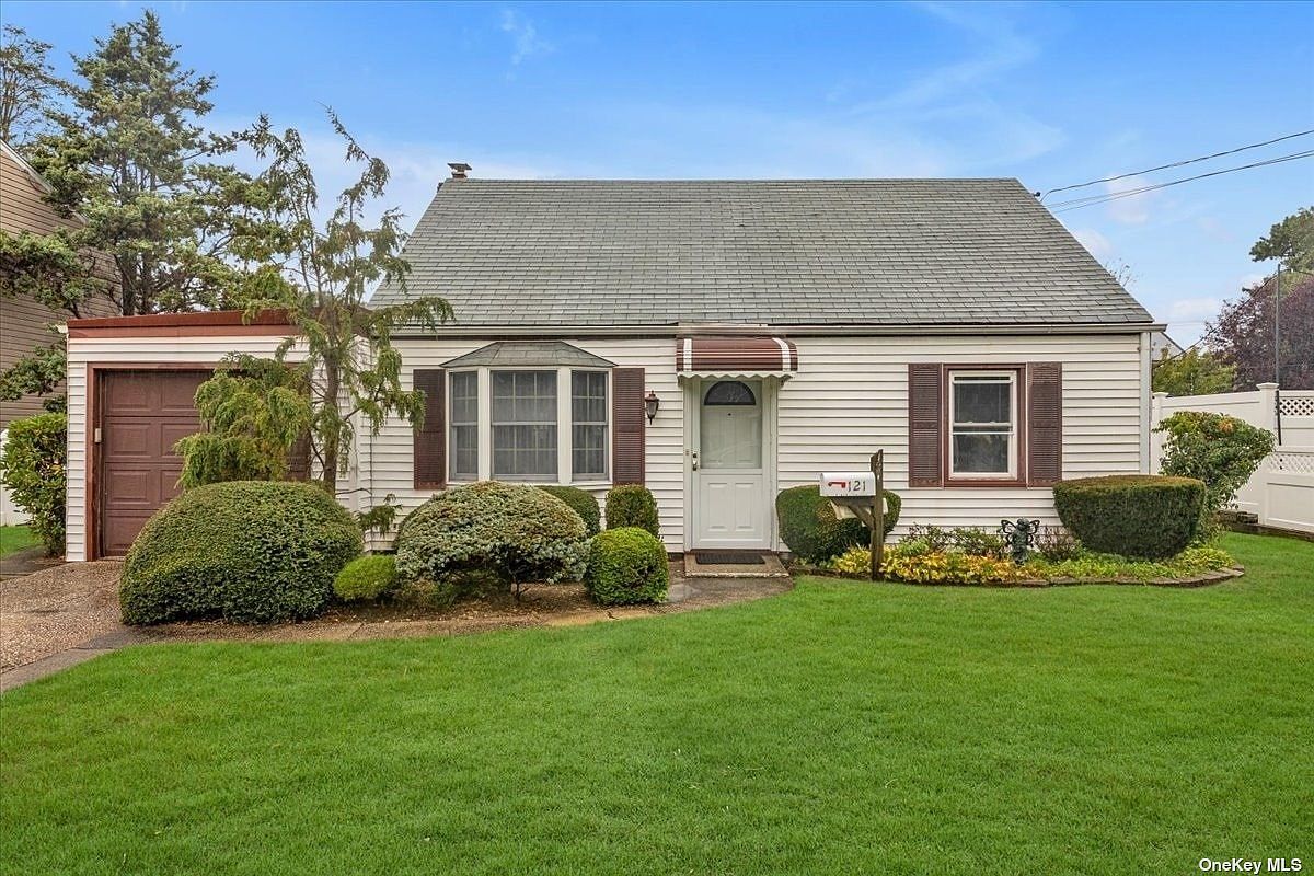 121 Cleveland Avenue, Massapequa, NY 11758 Zillow