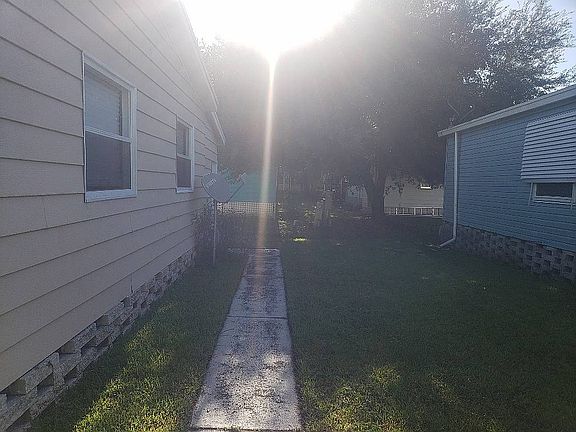 4th image of 463 Greenwood Ln
