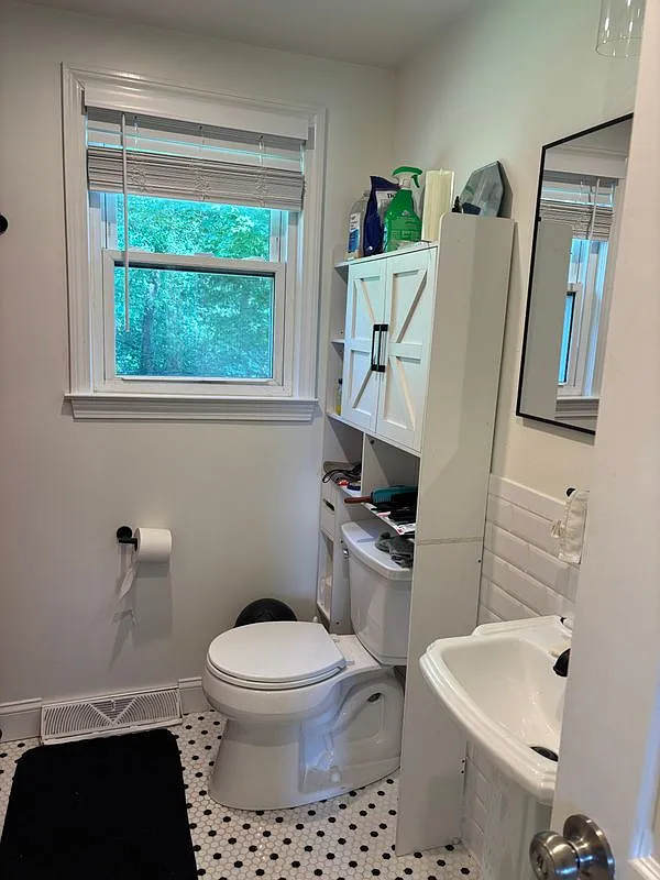 1 bed, 1.0 bath, 200 sqft, $1,300 — Photo 3