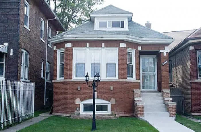 4 bed, 1318 sqft, $1,800 — Photo 1
