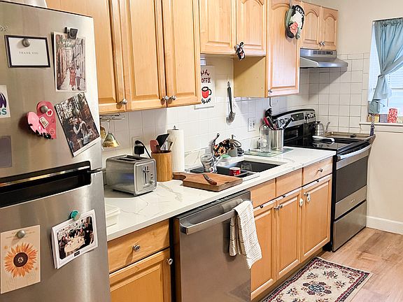 5th image of 79 Chestnut St APT 2