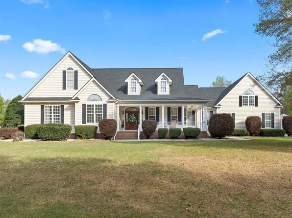 632 Saint James Dr., Loris, SC 29569
