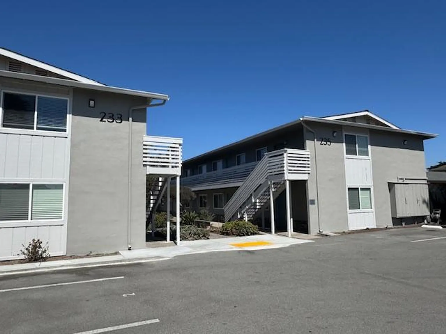 Carmel Ave Apartments — Photo 4