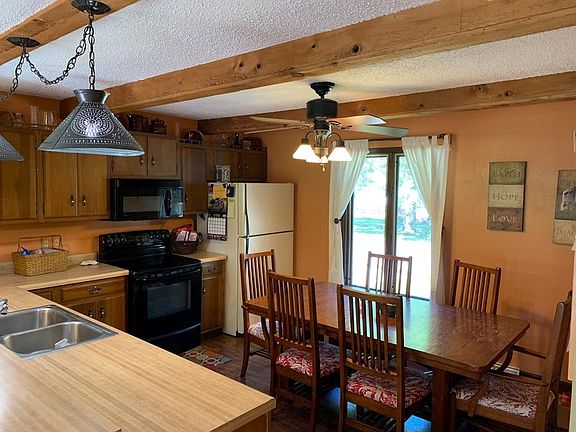 2nd image of 1402 Meadow Ln