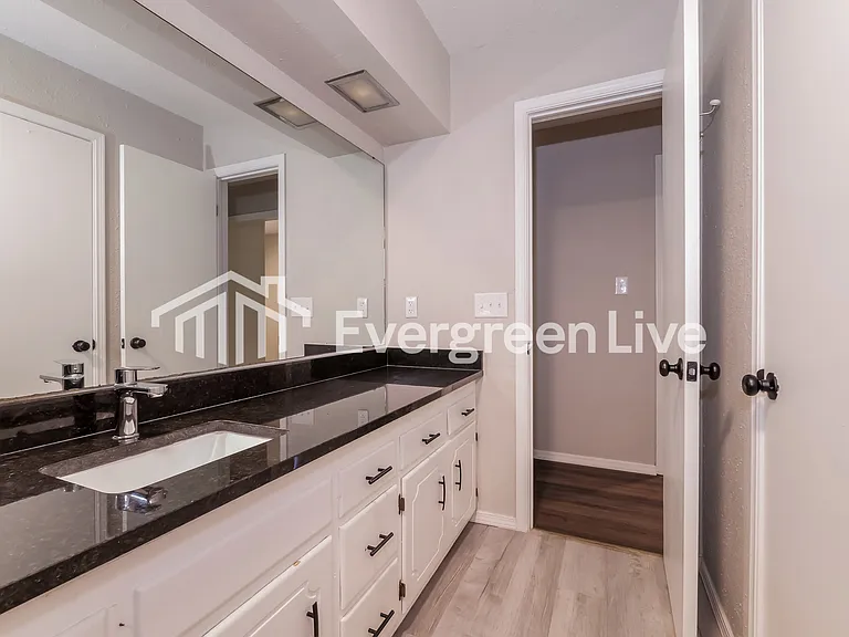 1322 NW 85th St — Photo 10