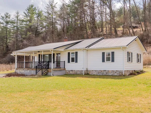 2060 Delhart Rd, Galax, VA 24333