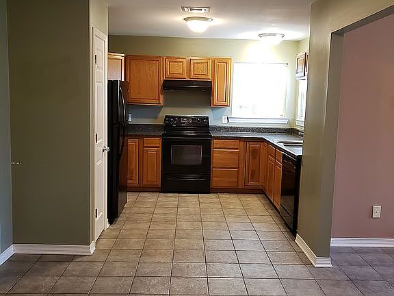 3rd image of 6935 Oakhurst Dr