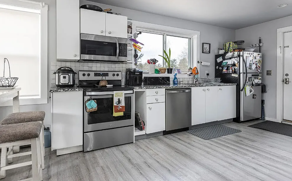 2 bed, 770 sqft, $2,100 — Photo 2