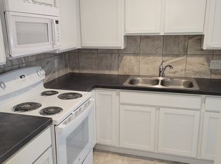 804 Legrand Dr #101, Lansing, MI 48910