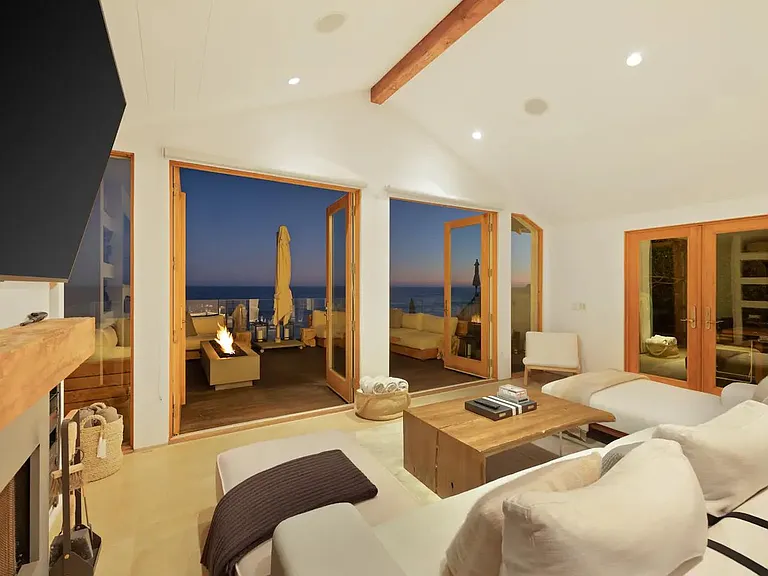 The prefect indoor/outdoor feel.