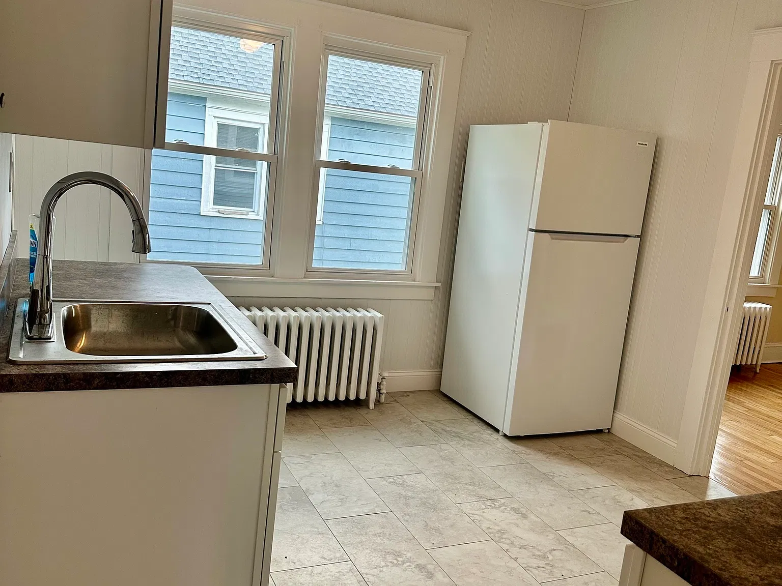 3 bed, 1.0 bath, 2536 sqft, $1,995 — Photo 4