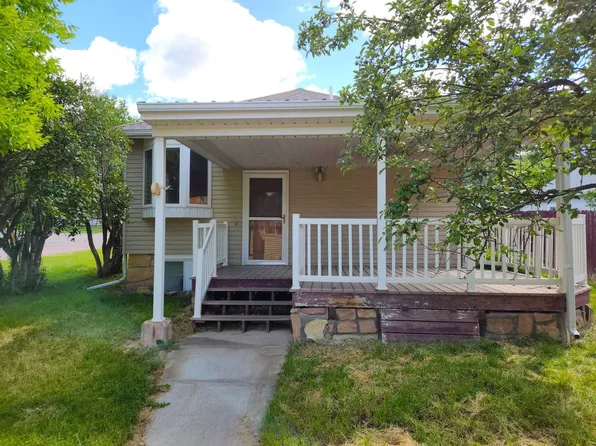402 S 5th St, Hot Springs, SD 57747